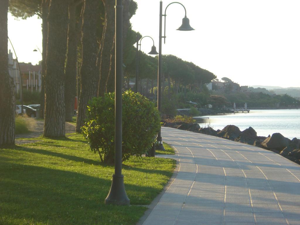 Relax In Piazzetta Casa E Appartamento Per Vacanze Trevignano Romano Exterior foto